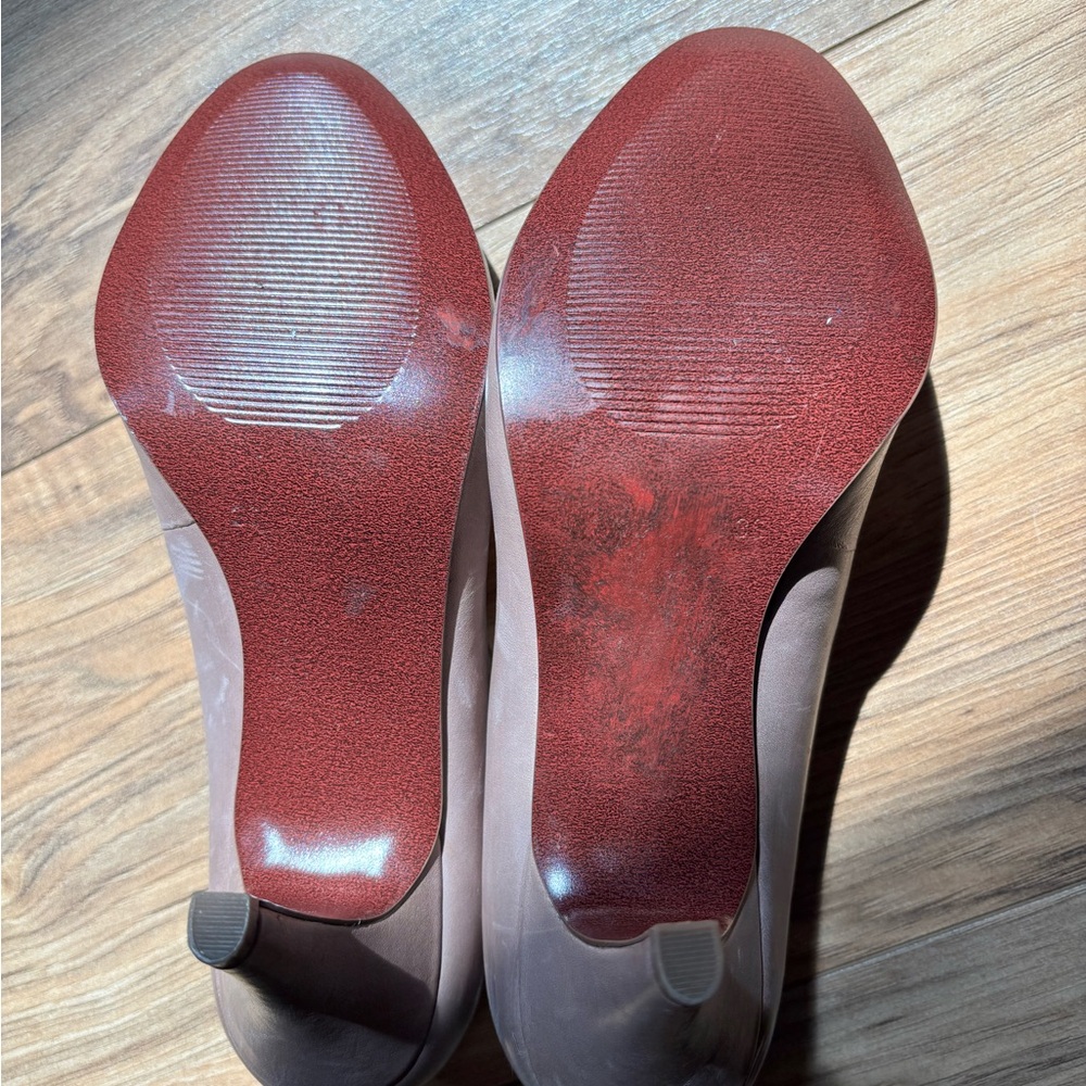 5th Avenue Women's Tan Pumps - Picture 4 of 6